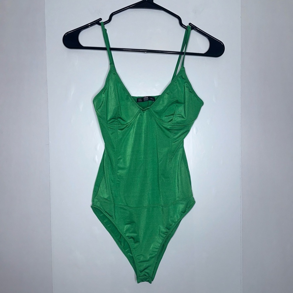 Zara women’s green bodysuit size medium